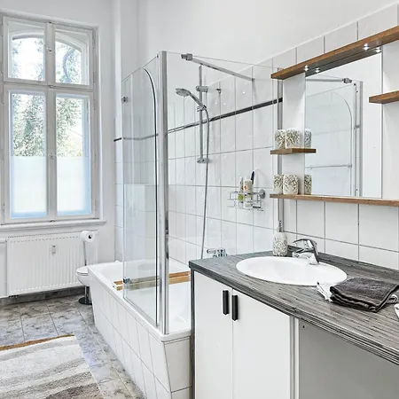 Apartman Nieske - Jugendstil Denkmal, Free Wlan & Parken, Self Check-in, Smart-tv Herzberg