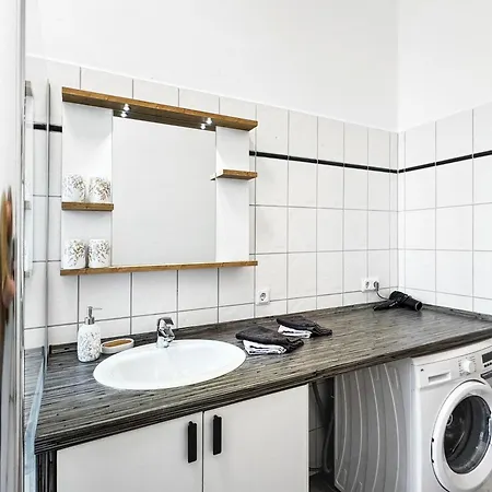 Apartman Nieske - Jugendstil Denkmal, Free Wlan & Parken, Self Check-in, Smart-tv