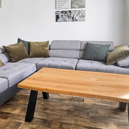 Apartman Nieske - Jugendstil Denkmal, Free Wlan & Parken, Self Check-in, Smart-tv