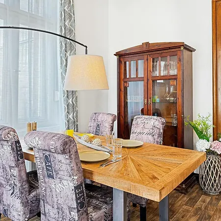 Apartman Nieske - Jugendstil Denkmal, Free Wlan & Parken, Self Check-in, Smart-tv Herzberg