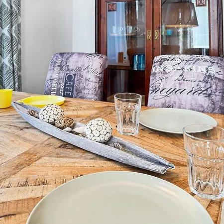 Nieske - Jugendstil Denkmal, Free Wlan & Parken, Self Check-in, Smart-tv Apartman Herzberg